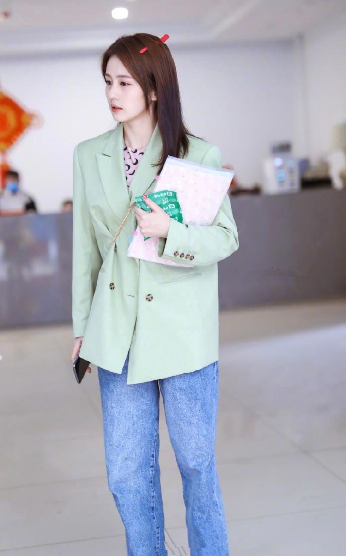 春天穿绿色好看,春天穿点彩色