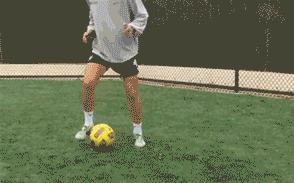 足球变向过人教学视频,足球变向运球训练方法