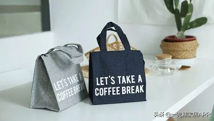 在名创优品50块钱能买多少盲盒,在名创优品100块钱买化妆品