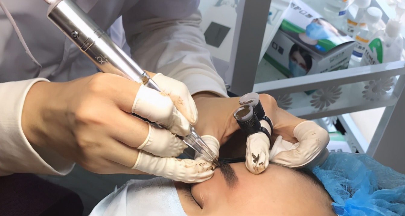 眉眼唇怎样补色,如何提高眉型设计