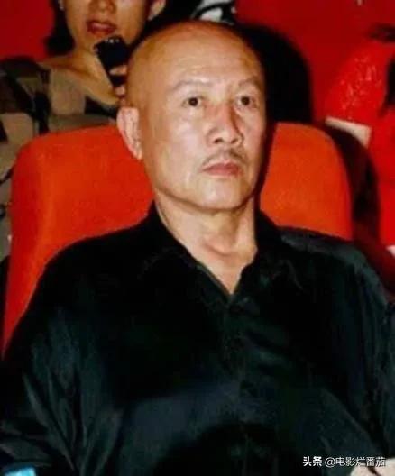 王劲松演蒋介石全身像,王劲松扮演蒋介石像吗