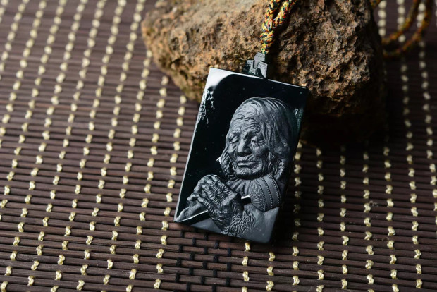 在缅甸做翡翠生意的网红,从小马仔到亿万富豪