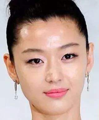 夏天拒绝变成猪刚鬣！防油光，到底是散粉好用还是喷雾？