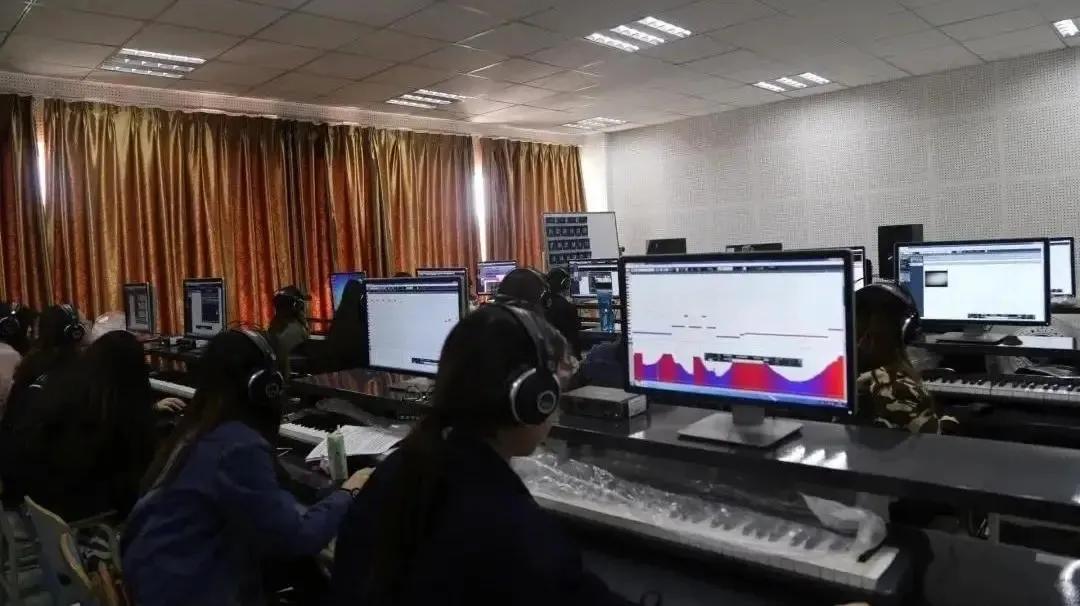 鍥涘窛鏂囧寲鑹烘湳瀛﹂櫌鍥介檯瀛﹂櫌,鐜颁唬鍥介檯鑹烘湳瀛﹂櫌