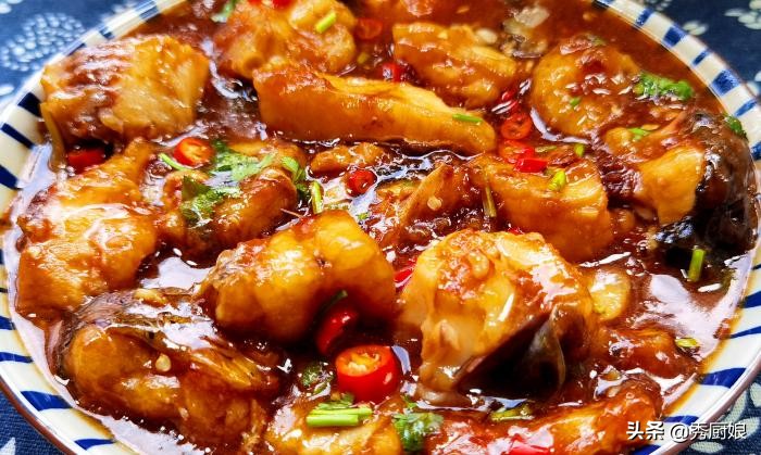 鲈鱼草鱼鲫鱼,秋天碰见这菜别手软富含胶质