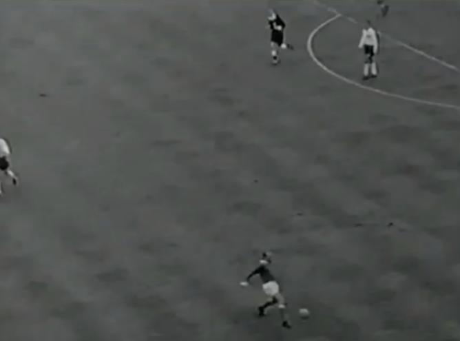 苏联黑蜘蛛,前苏联门将雅辛简介