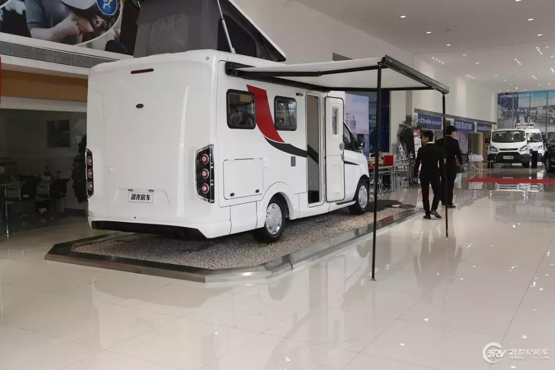 36.98万的轻卡房车,最新款2.5米湖光自动挡房车