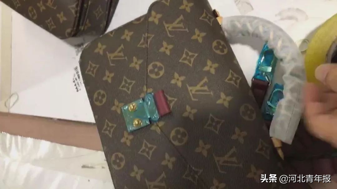 央视曝光山寨假货,买的lv包真假难辨