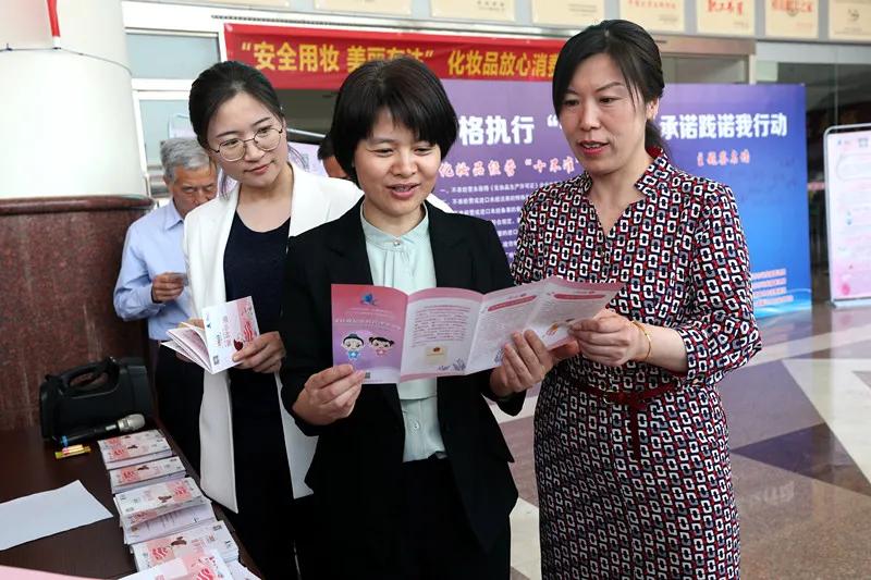 安全用妆伴您同行带你了解化妆品,安全用妆伴您同行