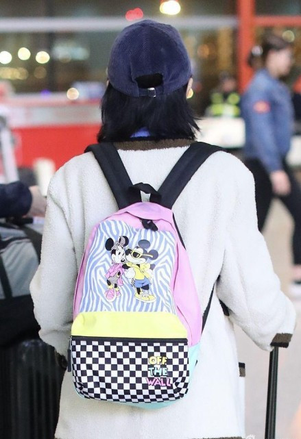 44岁周迅穿黑色裙子,48岁周迅看起来依旧很迷人