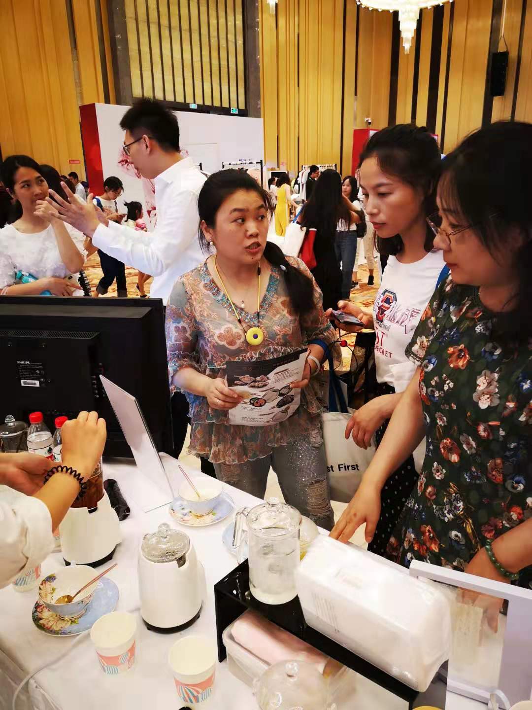 林瑞阳和他的新零售大会，恩宁堂燕窝备受时尚爱美女性追捧