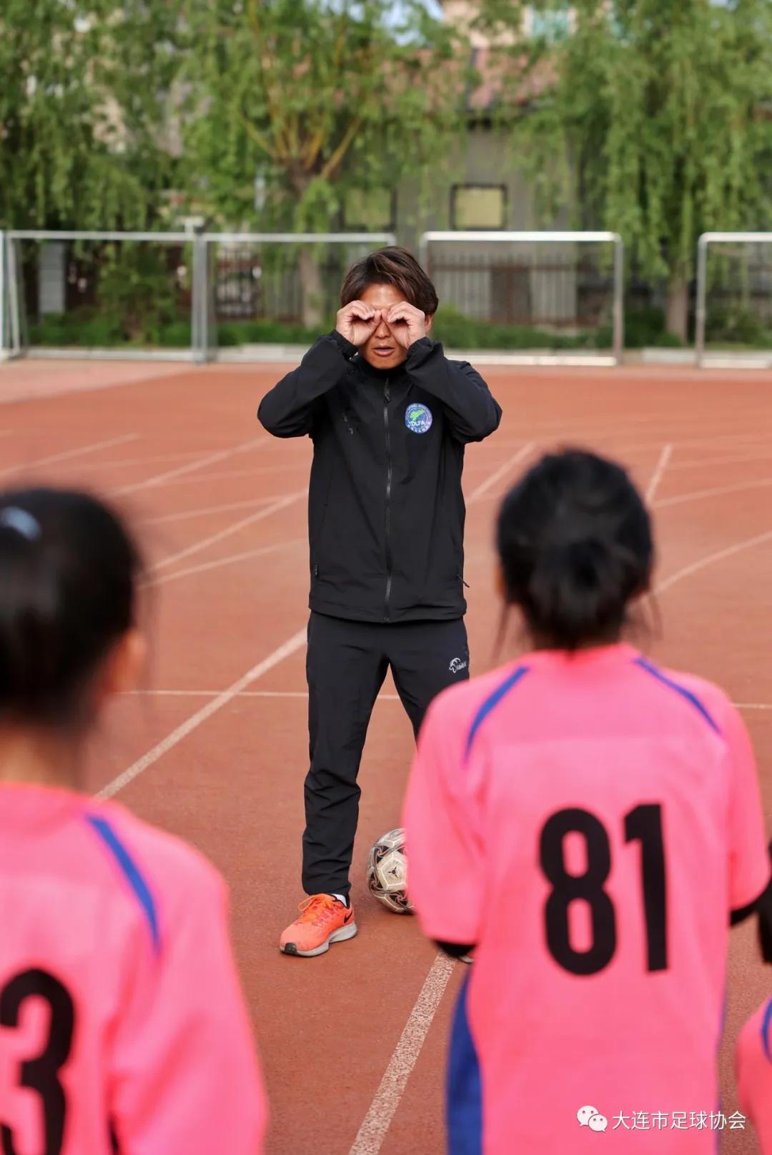 亚足联-中国足协“梦想中国”走进大连市八一希望小学