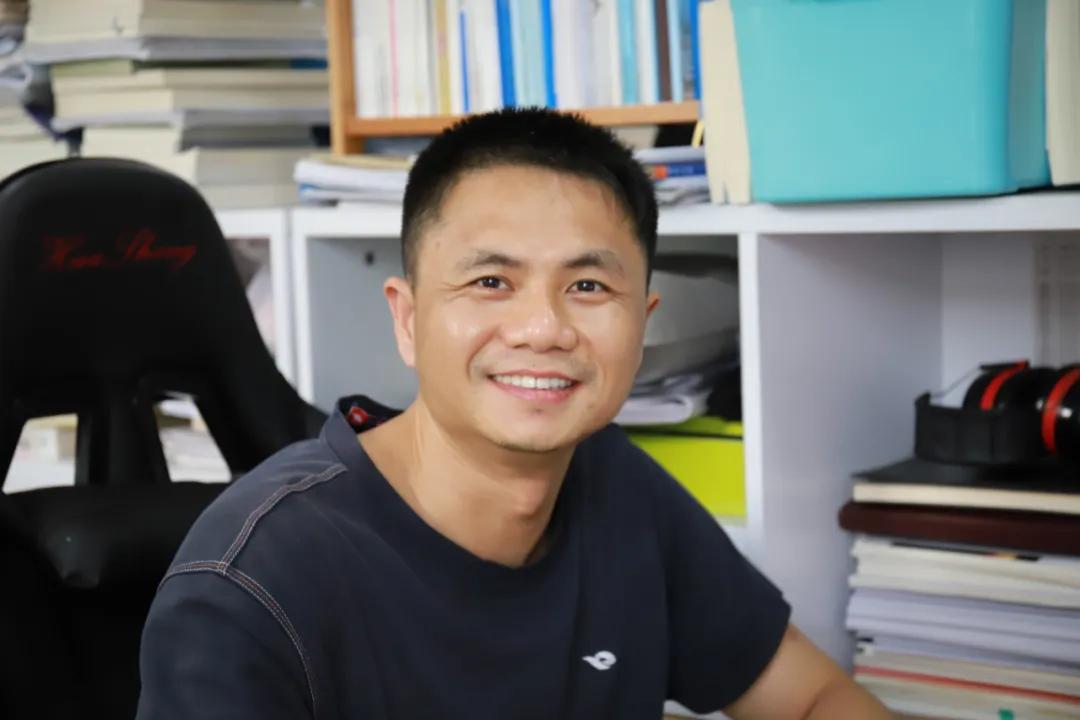 十堰市民感人视频,十堰市东风高中视频