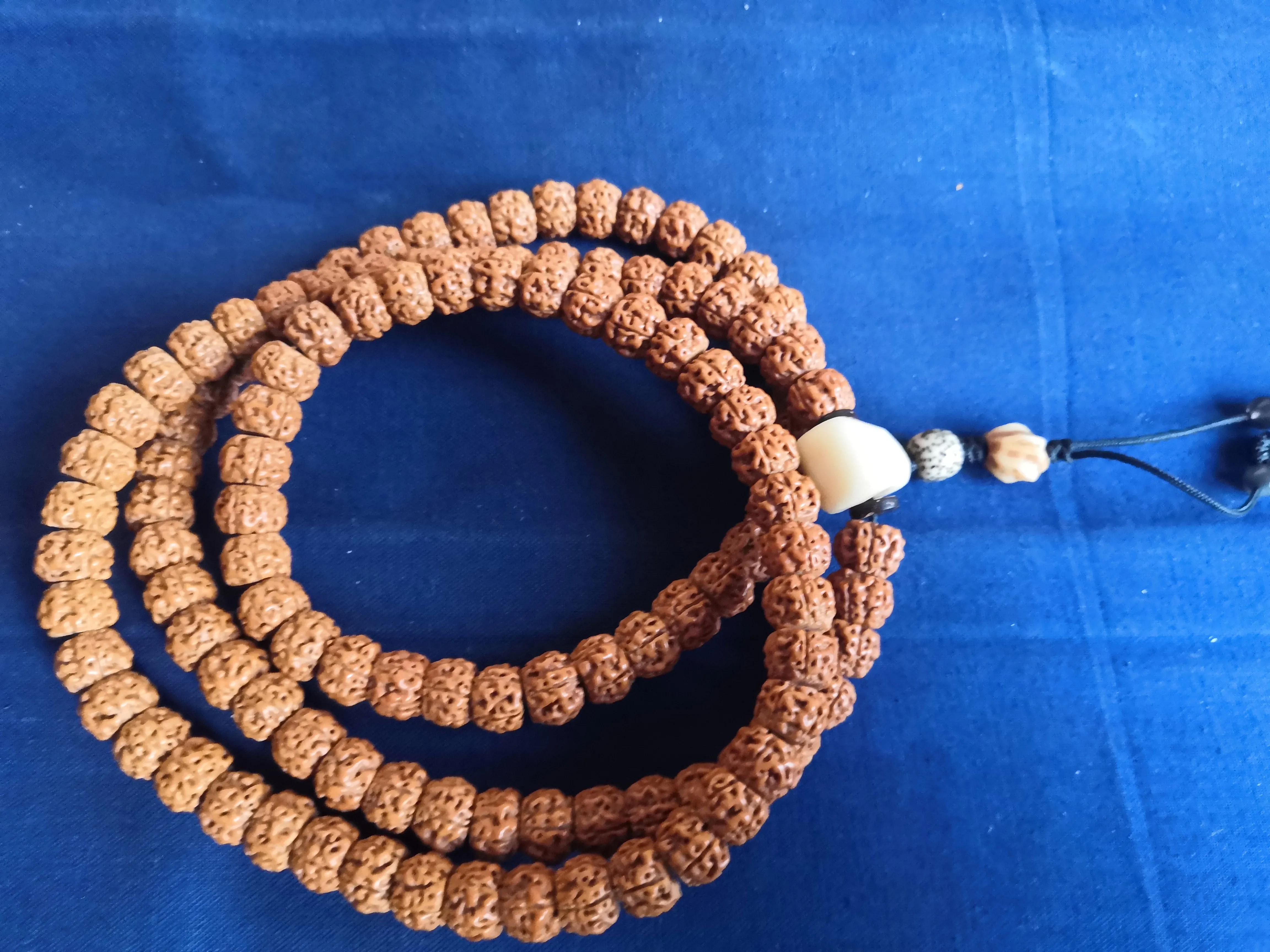 手串不想戴手上怎么办,手串很难闻怎么办