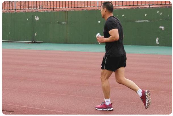 长期喝酒的人可以跑步吗,喝酒对跑步速度有影响吗