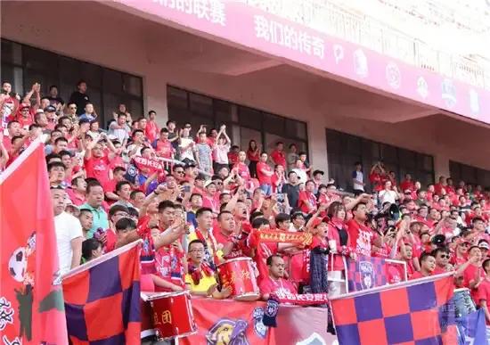 半职业球员,半职业足球运动员的一天