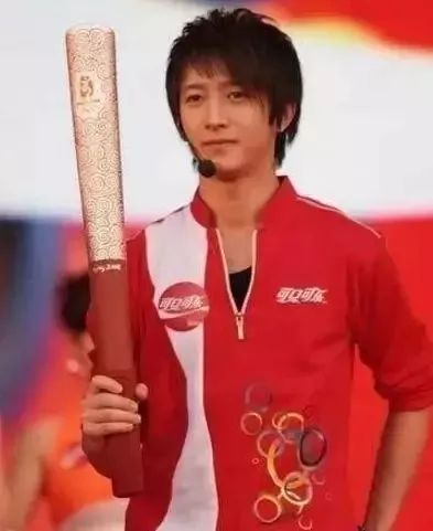 韩庚卢靖姗大婚!背后是一个过气偶像“自杀式”崛起的惨烈之路