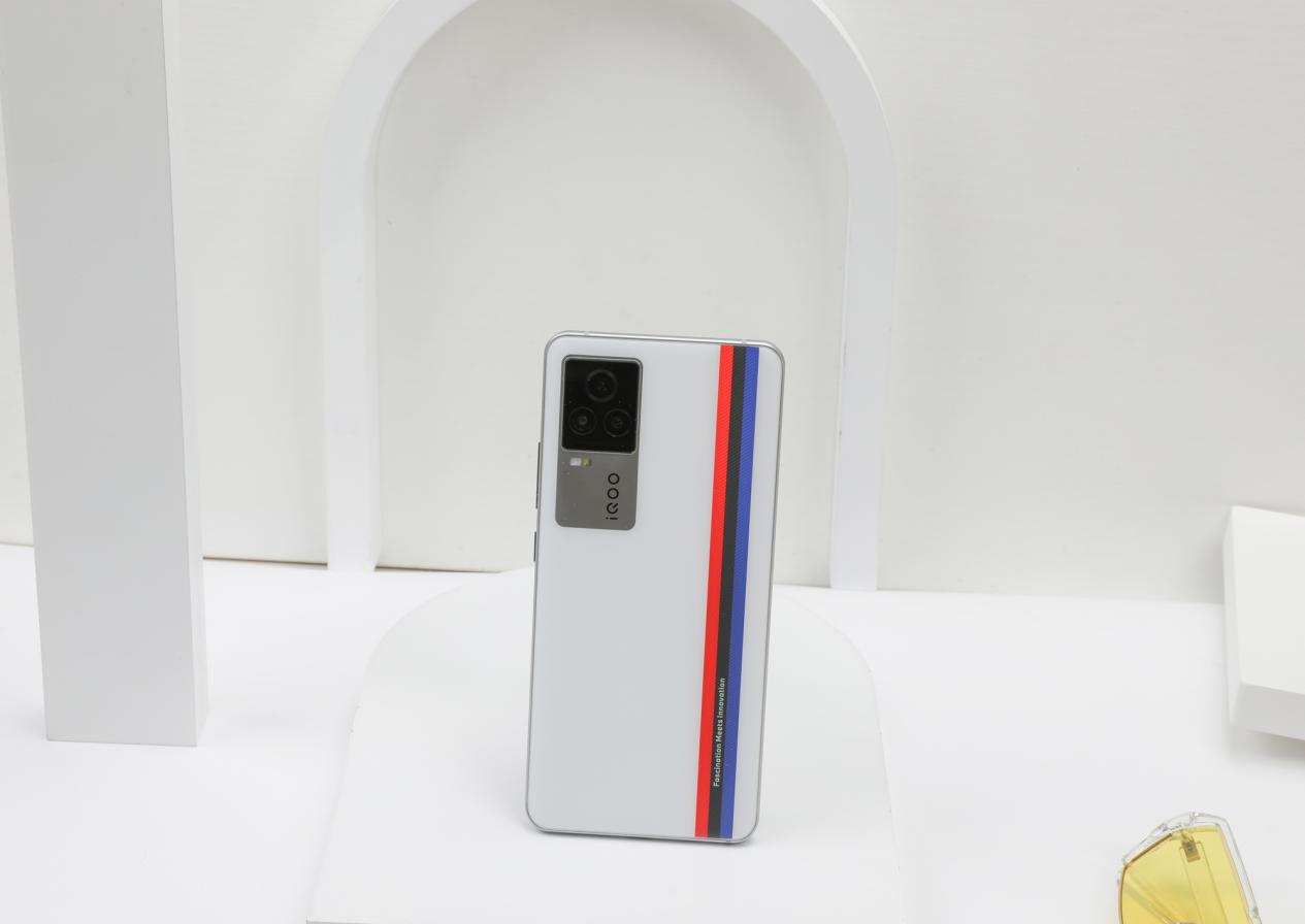 iqoo7传奇版和普通的有什么区别,iqoo7传奇版和普通版的有区别吗