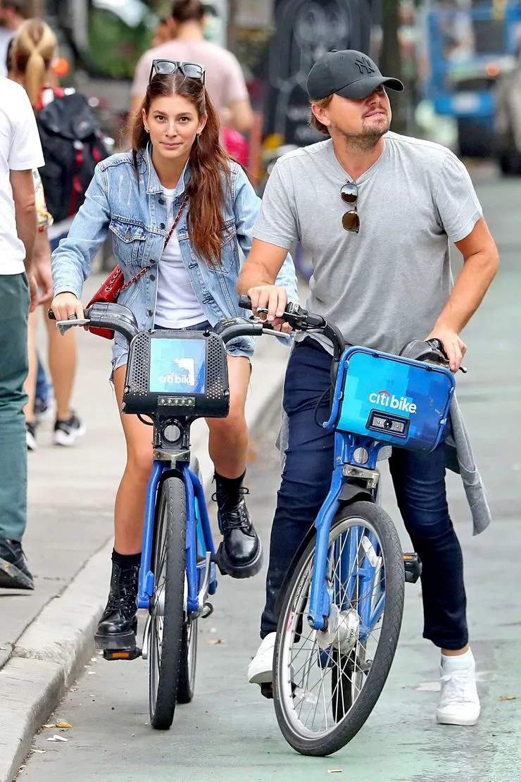 小李子穿卫衣年轻照片,小李子穿supreme卫衣