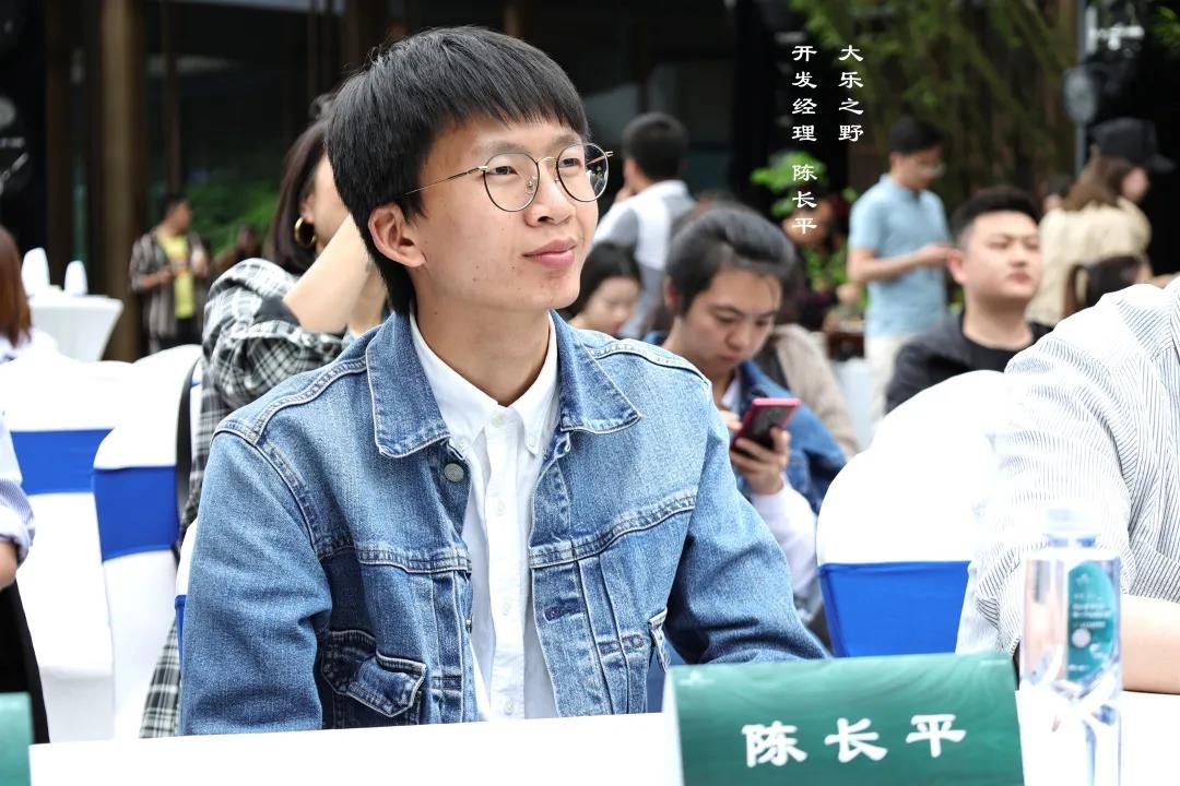 与共世界,与世界共眠