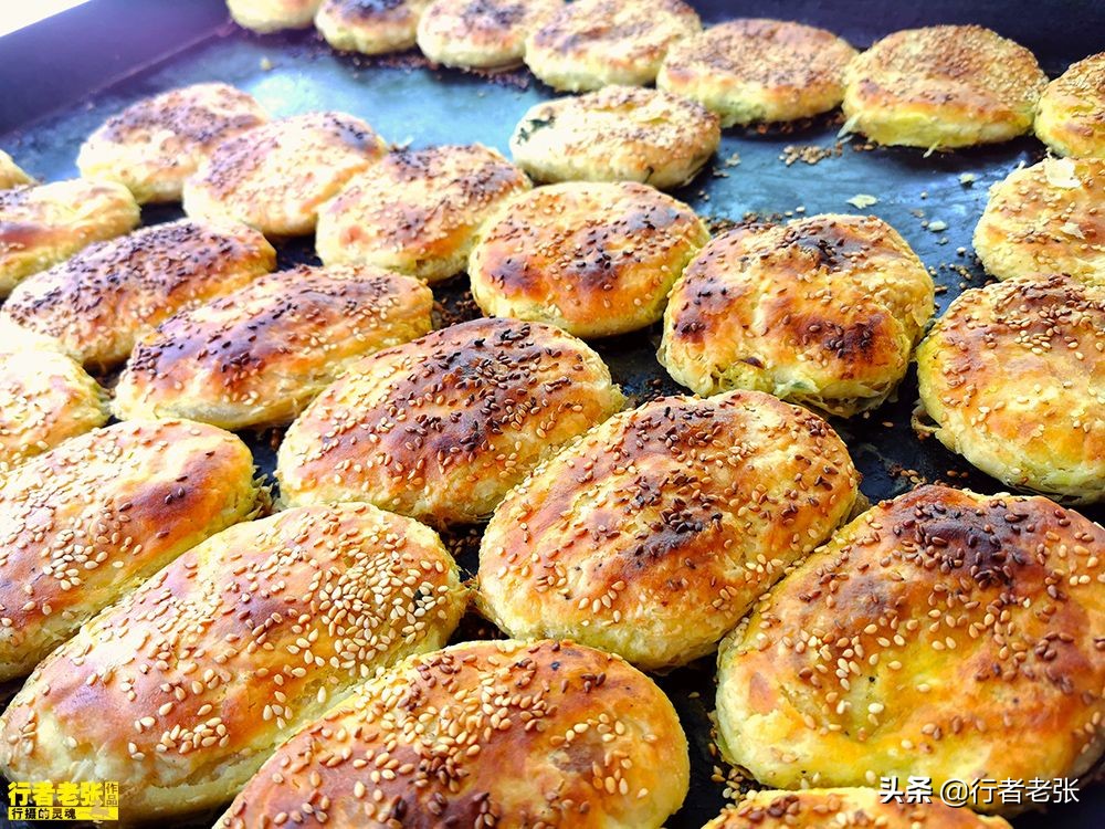 泰州特色之黄桥烧饼,江苏千年古镇特色小吃黄桥烧饼