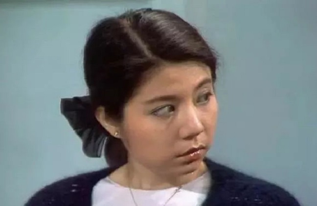 守望爱情，她是黄家驹的前女友，花十年才走出悲痛，今57岁仍不嫁