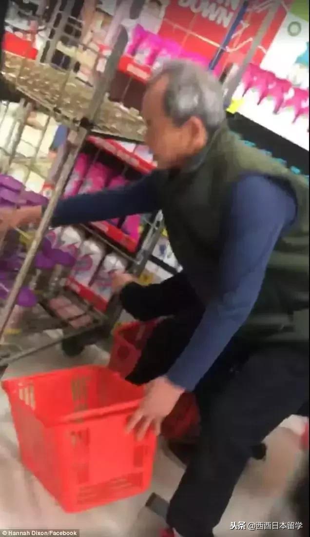 中国代购=抢奶粉？中国大爷大妈国外超市哄抢奶粉，吓坏了老外……