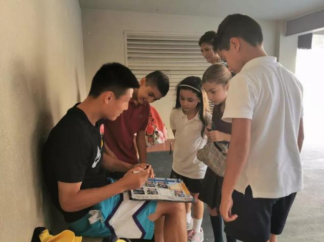 留洋武磊心声,武磊欧联杯进球球迷示爱