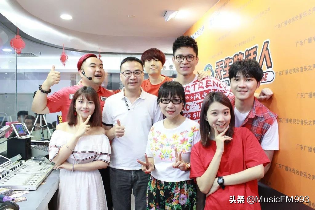 流行前线总店直播,流行前线负一层直播基地