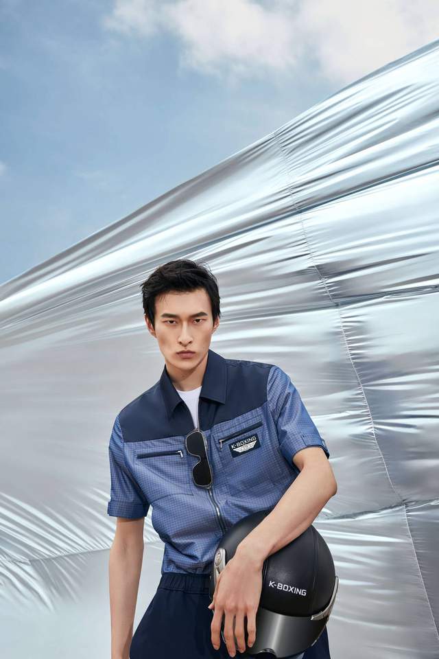 逐梦蓝天热力起航劲霸男装×航空文创致敬奋斗百年路