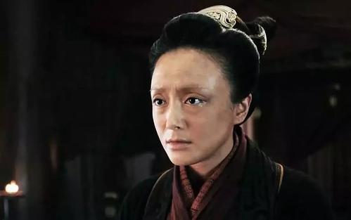 红颜薄命的女人用一句话表达,看破人情冷暖世态炎凉的女人