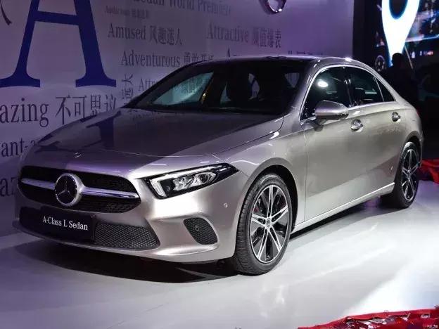 试驾奔驰新款三厢a级,全新奔驰a级2021