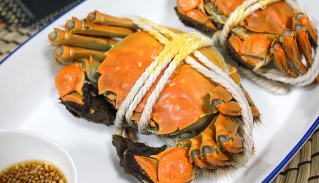清蒸大闸蟹有什么妙招才好吃,清蒸大闸蟹的正确吃法和技巧
