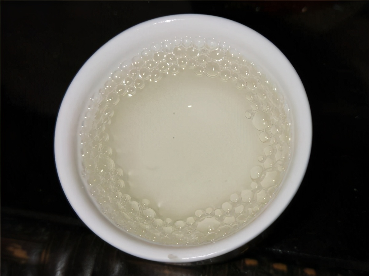 领品勇Y6酱香酒：为什么酱香型白酒色泽微黄？