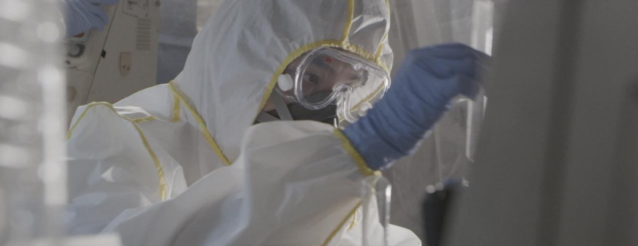 勇闯无人区拍摄“变异狂蝎”，导演亲身揭秘幕后“绝色秘闻”