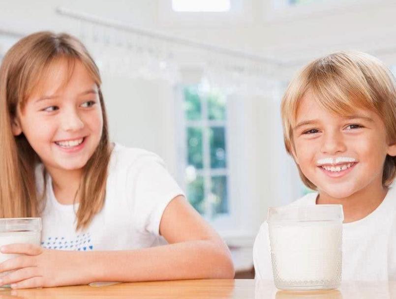 这五种奶不能给孩子喝原视频,这五种奶不能给孩子