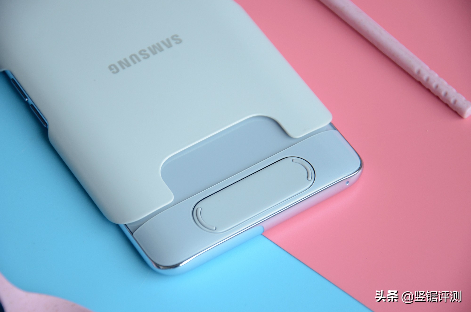 三星A80深度评测，6.7英寸全面屏，旋转摄像头设计