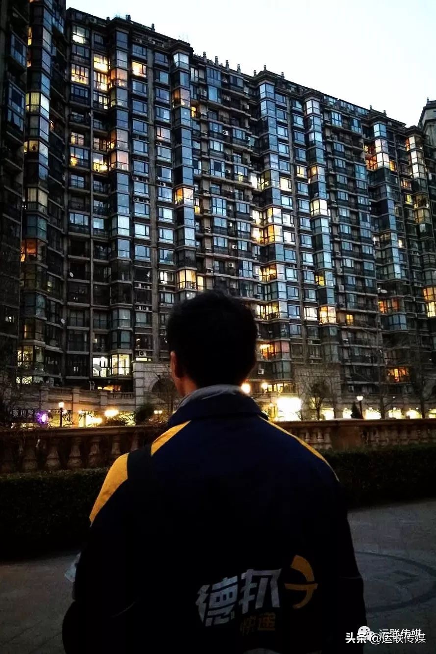 一名快递小哥的故事,物流小哥真实故事