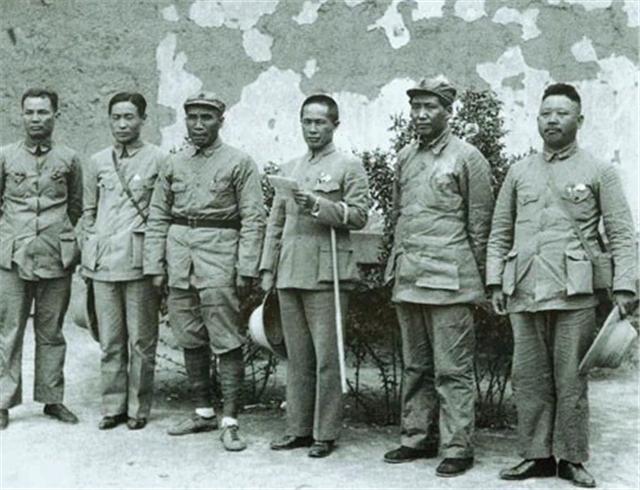 1986年10月，90岁的*剑英叶**元帅逝世，中外各国沉痛悼念