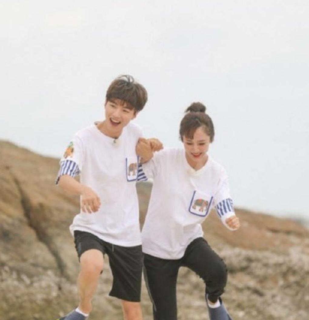 杨紫王俊凯学黄晓明,黄晓明杨紫王俊凯吃面