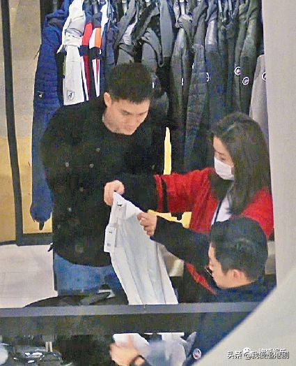 赵薇向男友人索吻,赵薇遭猴子索吻