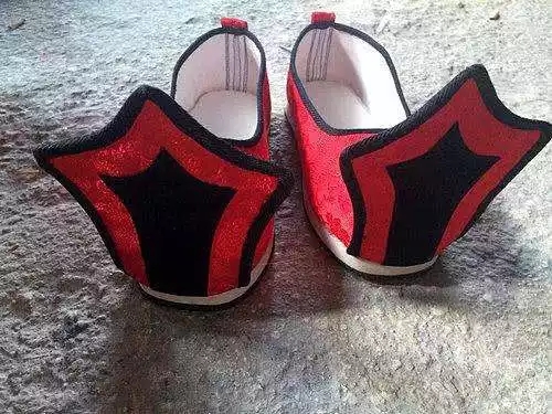 古代人的鞋尖为什么向上翘,古代鞋头上翘有什么好处