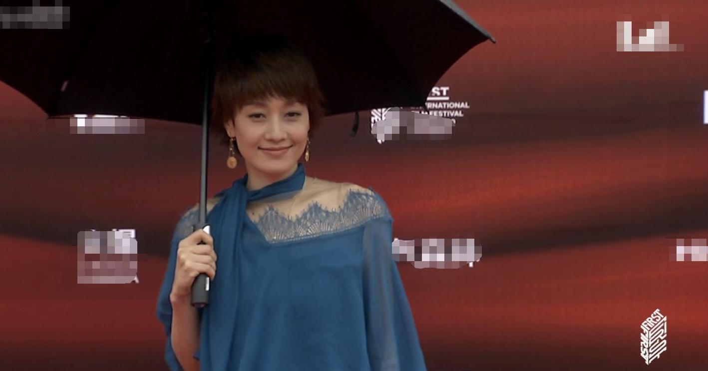 first影展千玺拥抱,first影展宋佳黑脸