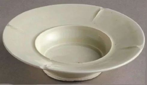 在国内是路人甲的白瓷，为什么出国后秒变白富美？