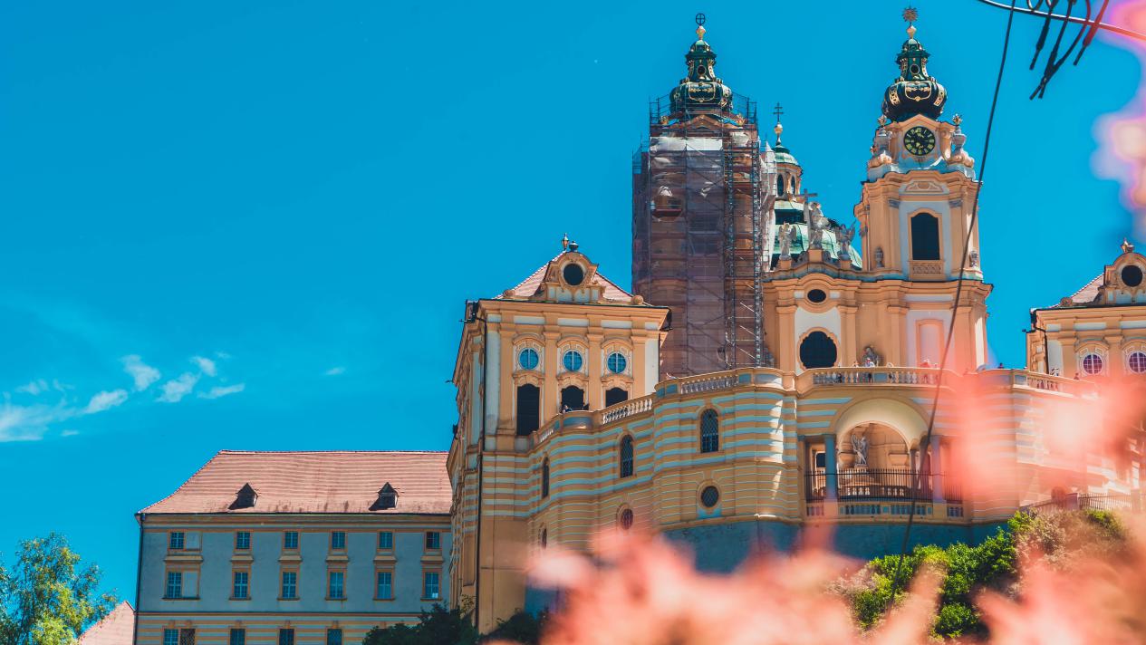 世界上最大的女性修道院,世界上第一座修道院是谁建立的