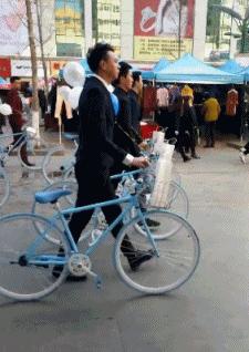 把中间的门店租下来取什么名字好,租下门面不知道取什么名字