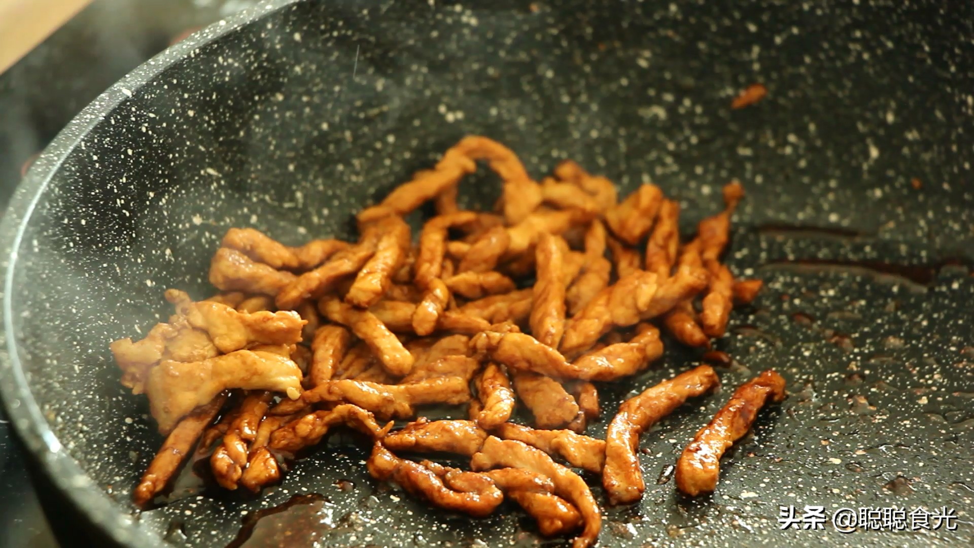 自制东北大拉皮正宗的做法,用淀粉做东北大拉皮的制作视频