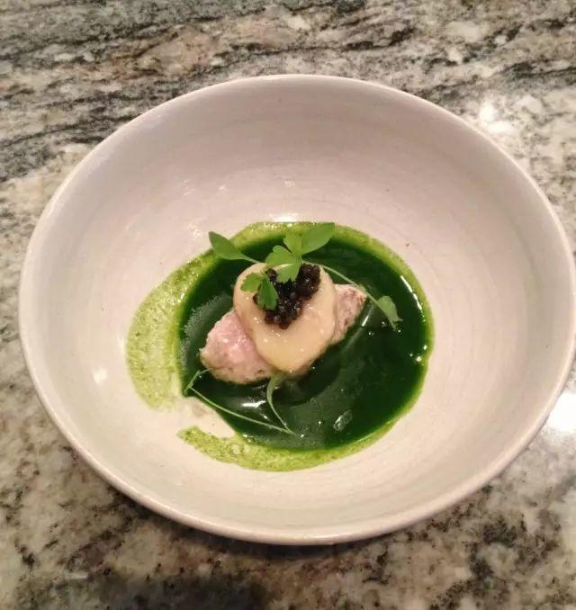 深夜除了晒烤串，还能晒太阳