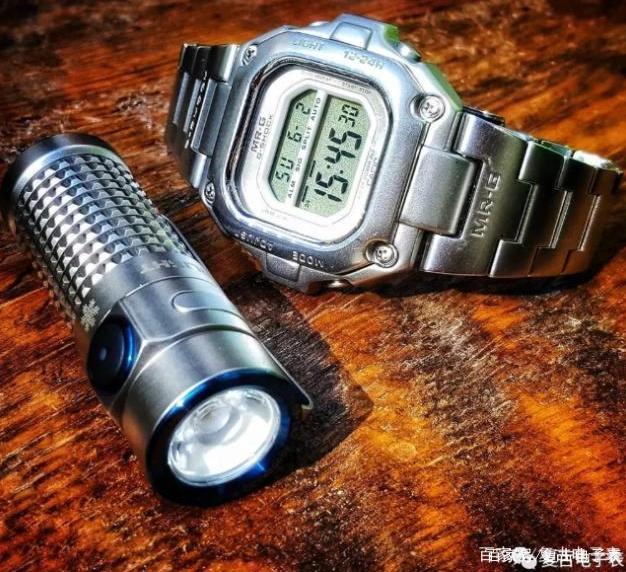 上世纪末经典硬*风汉**格：casiomrg-110方型钢铁侠