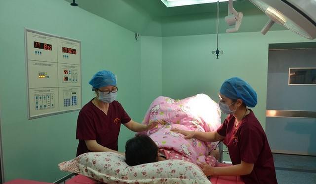 产妇生完孩子经常打屁怎么回事,产妇刚生孩子放屁声音很大